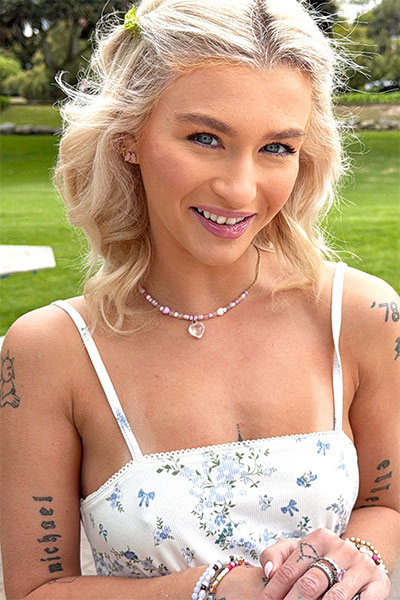 Emma Rosie in Blue Eyed Emma Rosie Shaved Pussy Gets Stretched Out at Bang