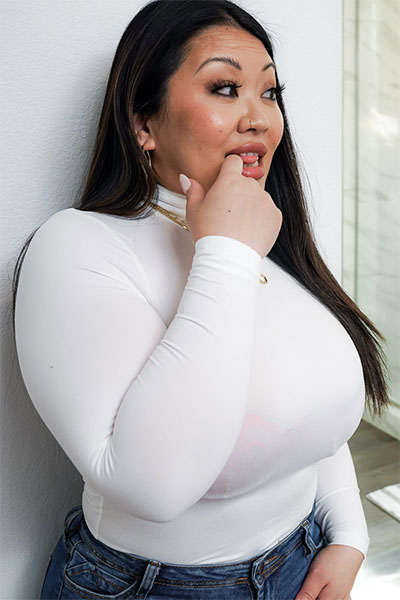 Tokyo Leigh in Horny for the Homeless at Milfty