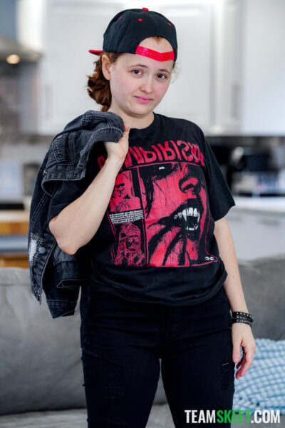 Red Eviee in Footjob Titjob Hell Yeah My Little Stepsis Wants to Be a Rocker at Tomboyz Image #2