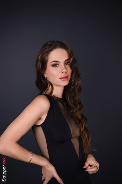 Liz Ocean from IStripper scene Ce Soir Je Sors Image #3